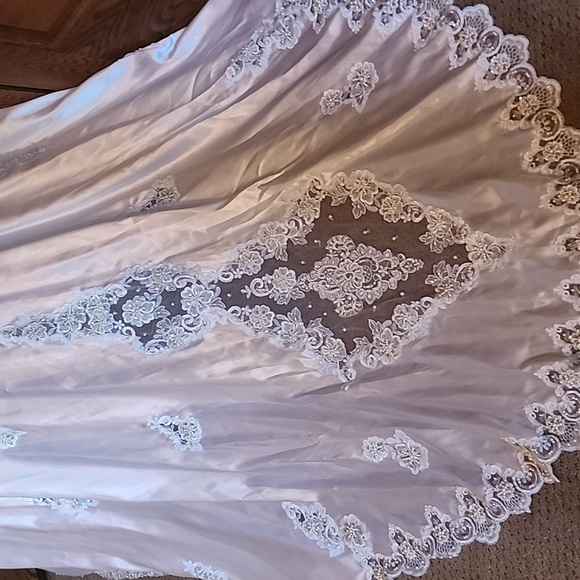 VINTAGE VICTORIAN WEDDING GOWN NWOT satin lace beading handmade size not marked - Picture 7 of 7